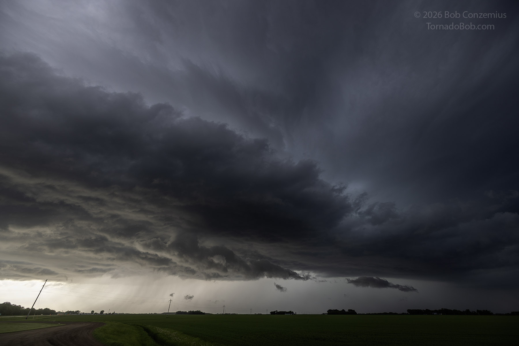 Shelf cloud — Outflow-dominant storm, Grand Forks, June 3, 2026.