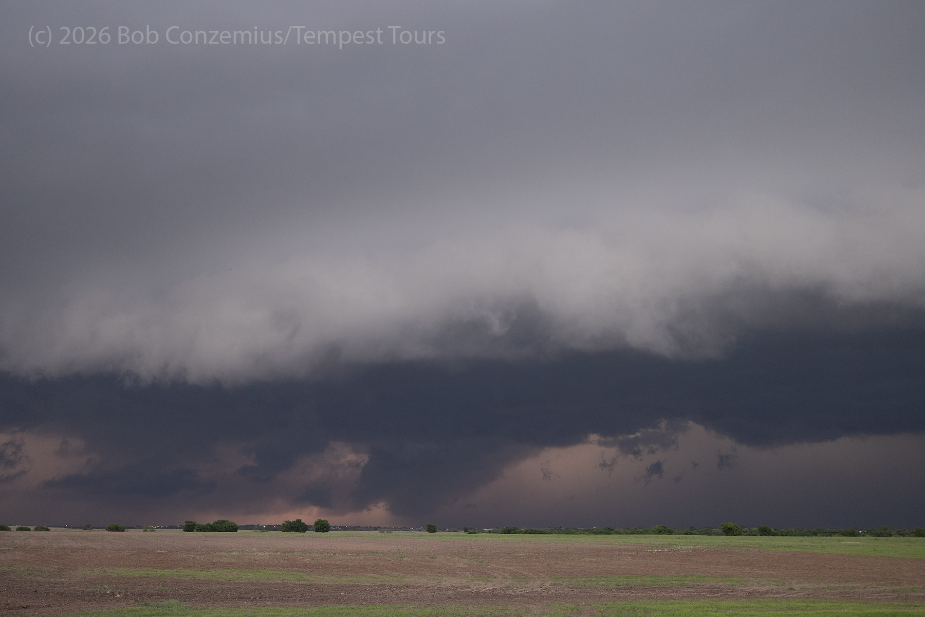 Shelf cloud near Geronimo, OK May 8, 2026
