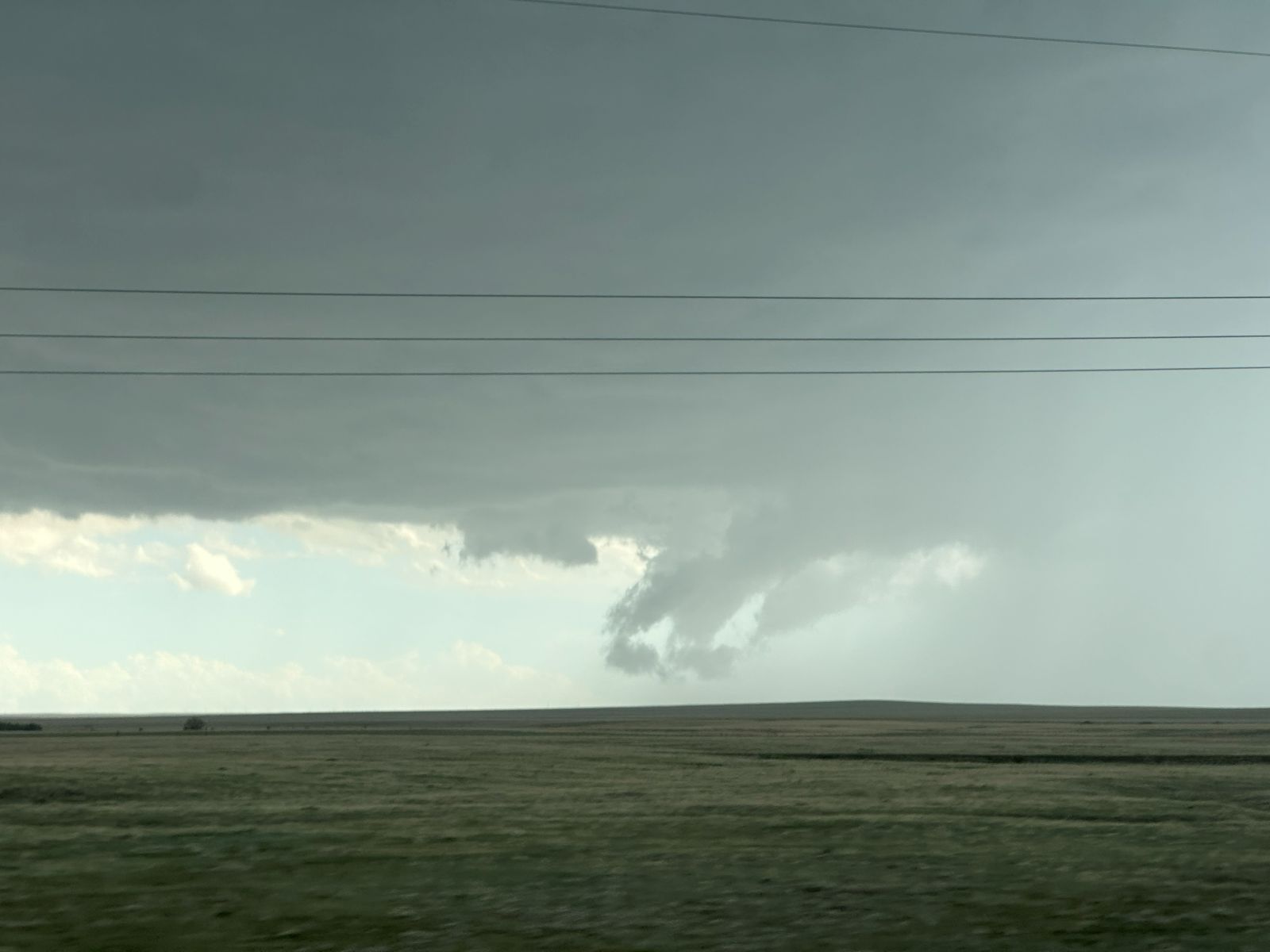 Scuddy wall cloud